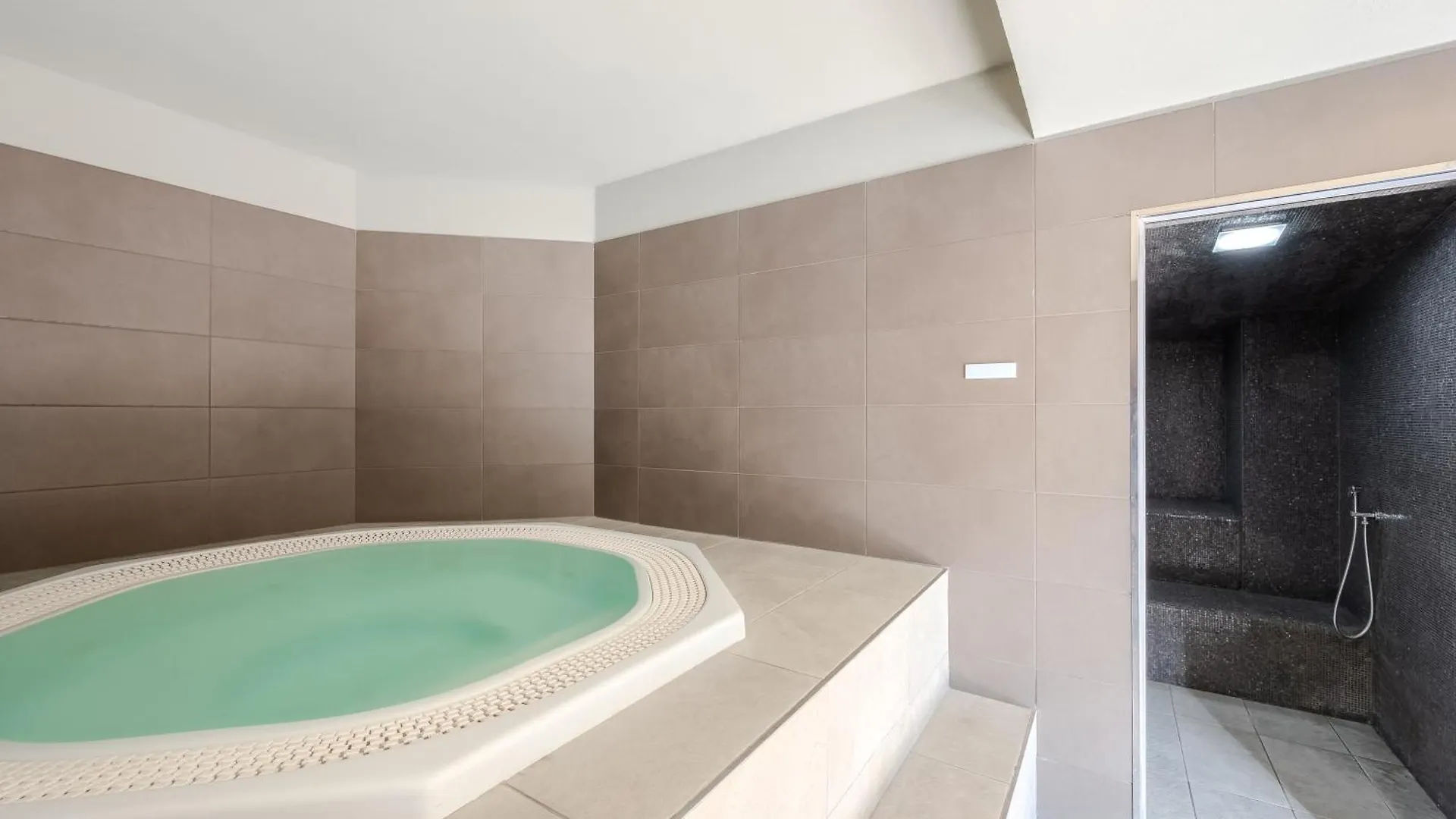 Giax Tower Luxury Oasis Appartement Milaan Italië